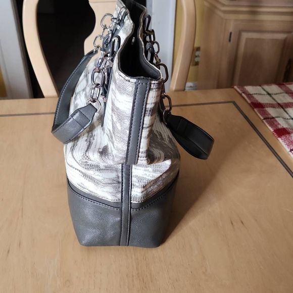 Simple Vera gray and white shoulder bag - Picture 6 of 9